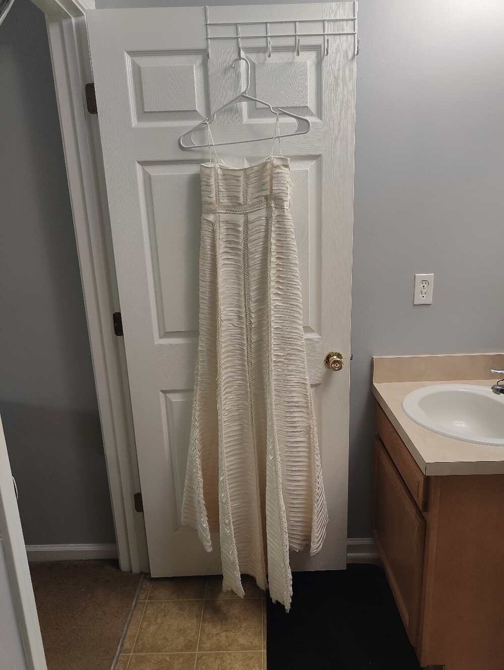Ann Taylor Silk Strapless Wedding Dress Size 6 NWT - Picture 4 of 8
